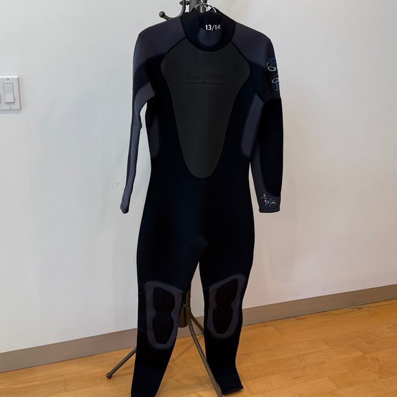 Aqua Lung Women's Black Wetsuit - Picture 1 of 8